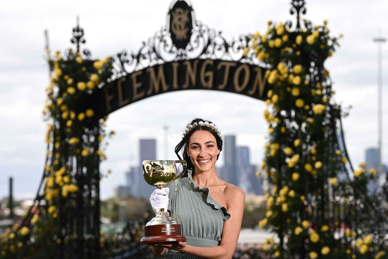 Melbourne Cup 2022 Fashion Tips Dresses Hats KEMBEO